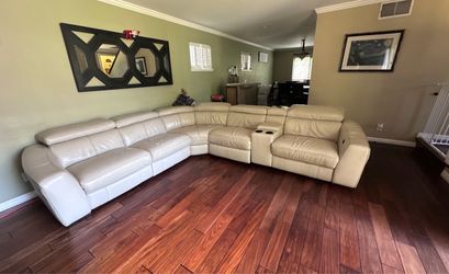 Leather sectional recliner