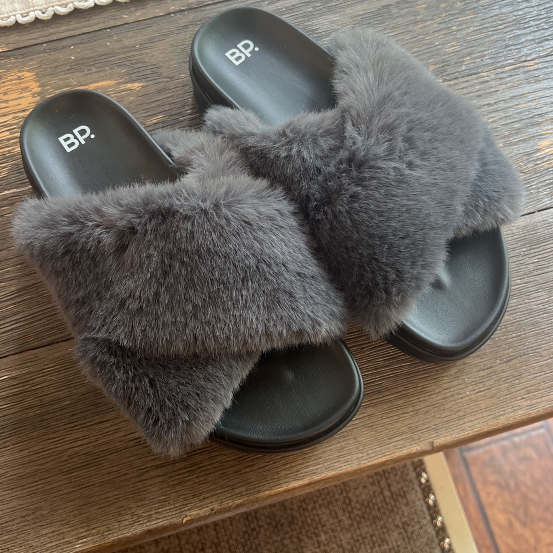 Women’s Slides