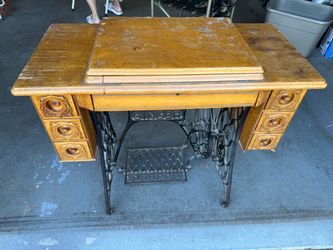 1910 Sewing machine