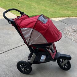 Chicco Activ3 Jogging Stroller for Sale in Clayton, NC - OfferUp