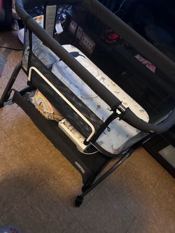 Harppa Baby Bassinet with Wheels / Mat / Breastfeeding pillow
