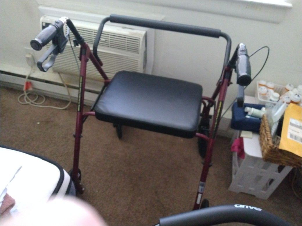 ROLLATOR WALKER LARGE CAPACITY