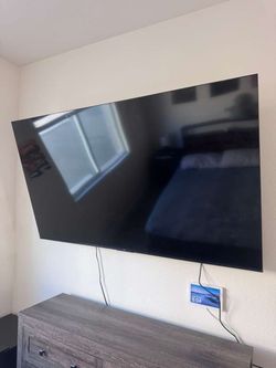 Large 75 TCL Smart TV – Wall Mounted – Excellent Condition
