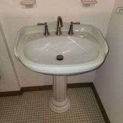 Pedestal Sink With Faucet 