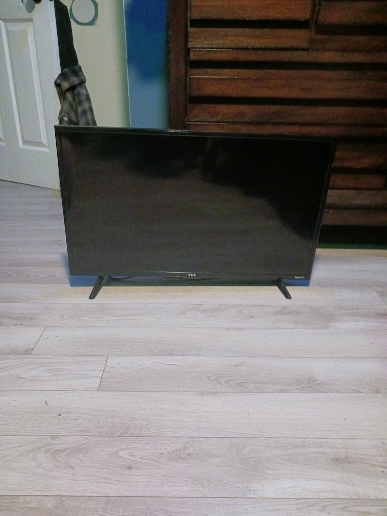 32' TCL ROKU TV