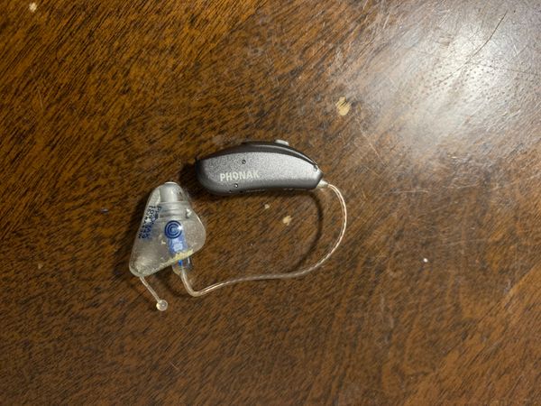 Hearing Aids phonak audeo 0459 for Sale in Pasadena, CA