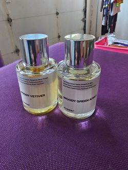 Man perfumes each