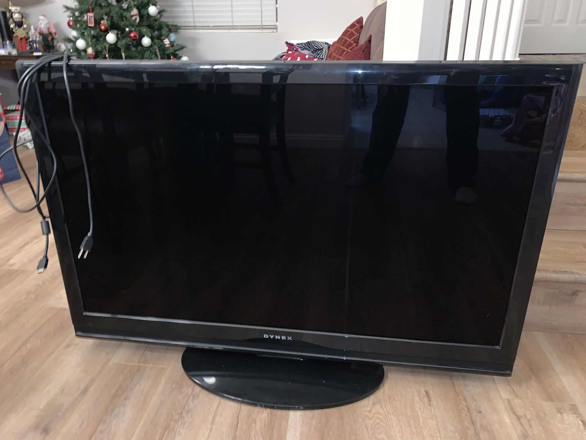 80 Dollar Dynex Flat Screen With Roku