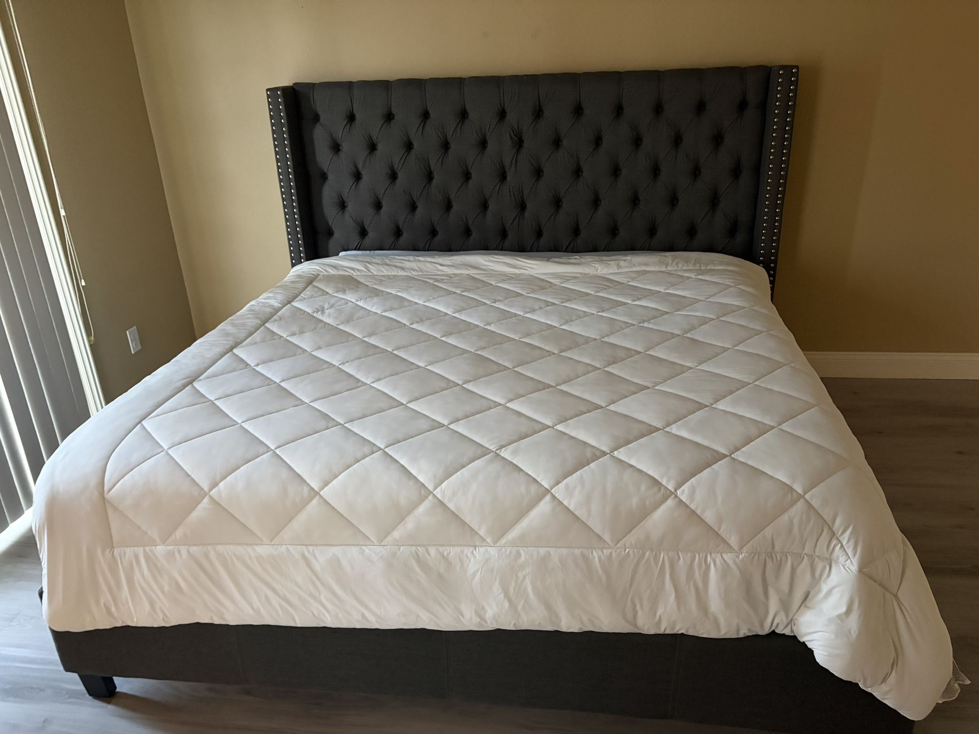 5 Bed Sets (3 King + 2 Queen) – Frames + Mattresses – $1,500