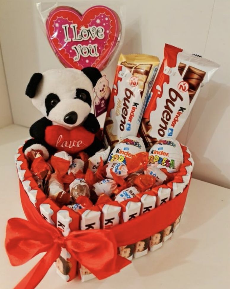 Kinder Cake Gift