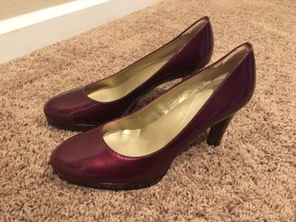 Tahari Heels size 8