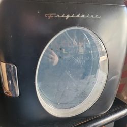 Mini Fridge $5