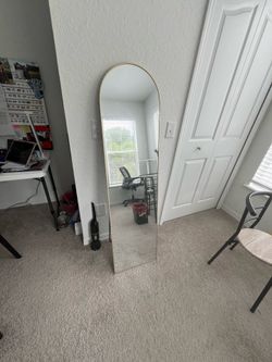 Dressing mirror 90% new