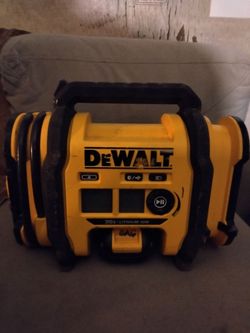 DeWalt 20 v  portable air compressor w/ battery