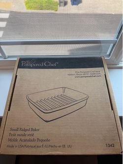 Pampered Chef Small Ridged Baker