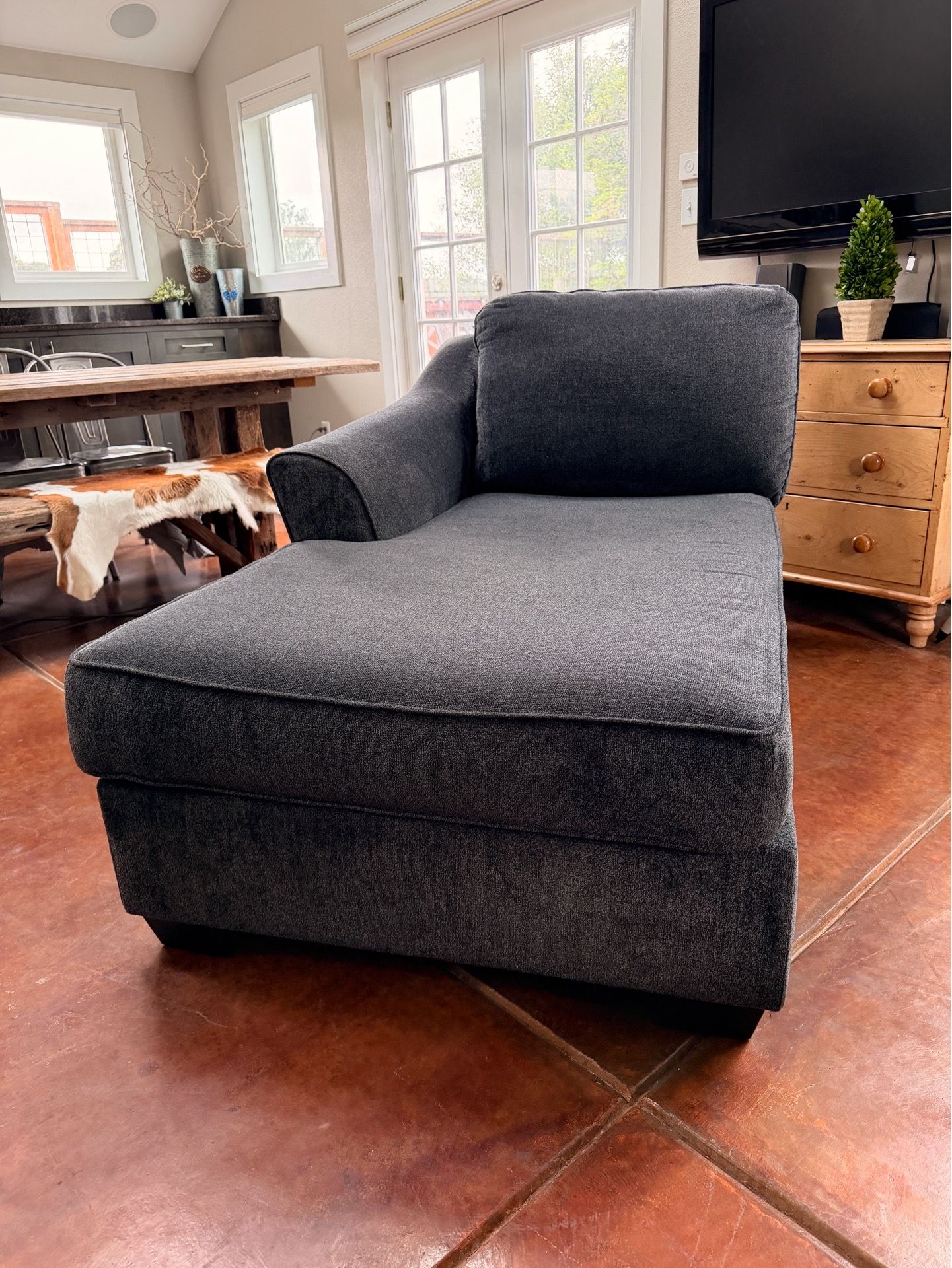 Ashley Furniture Sectional Chaise Lounge – Excellent Condition
