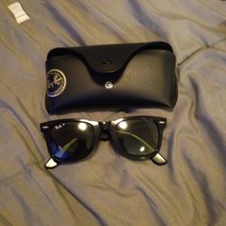 Wow! RAYBANS ORIGINAL WAYFARER IN PERFECT CONDITION.