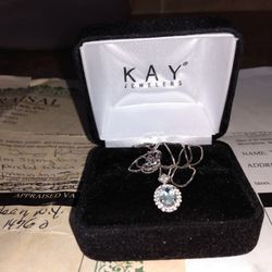 14k White Gold Diamonds Pendant