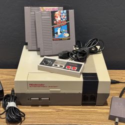 Original Nintendo NES Console Bundle – Tested & Working – OEM Accessories – Mario/Duck Hunt + Tetris