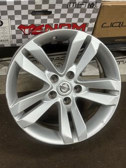 Nissan Infiniti Rim Wheel 17 inch factory 5 lugs bolt pattern 4.50 inch 114.30 mm Only one rim