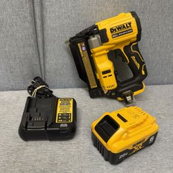 DeWALT ATOMIC 20V MAX Lithium Ion Cordless 23 Gauge Pin Nailer 