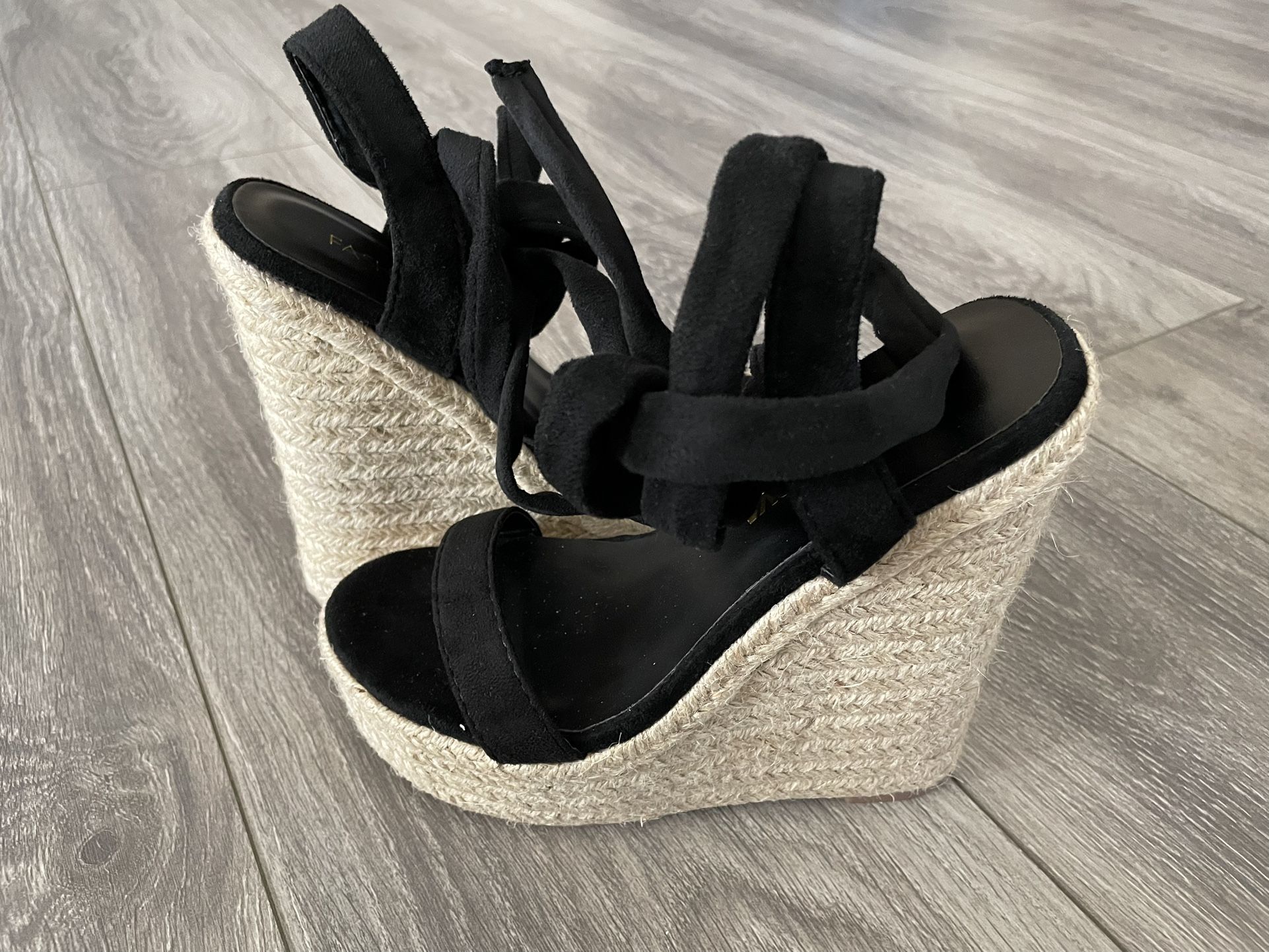 Black Wedges