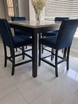Ashley Dinning Table Set