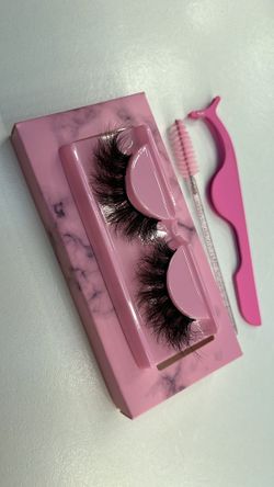 eyelashes