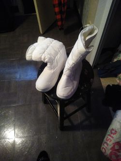 Brand New Size 40 Snow Boots Women