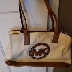 Woman's Purse Michael Kors  $25