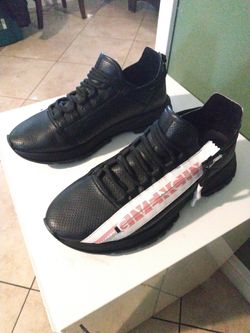 Givenchy Spectre Sneakers Size 42 9US  OG