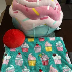 NEW! Big Plush Cute Cupcake With Blanket Inside 