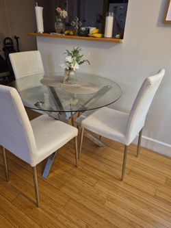 Round table for four set