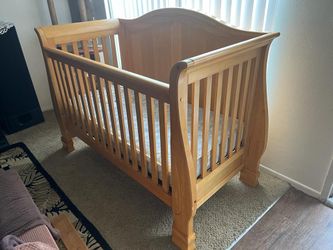 4 n 1 Jardine Madison Crib Natural Color for Sale in Costa Mesa