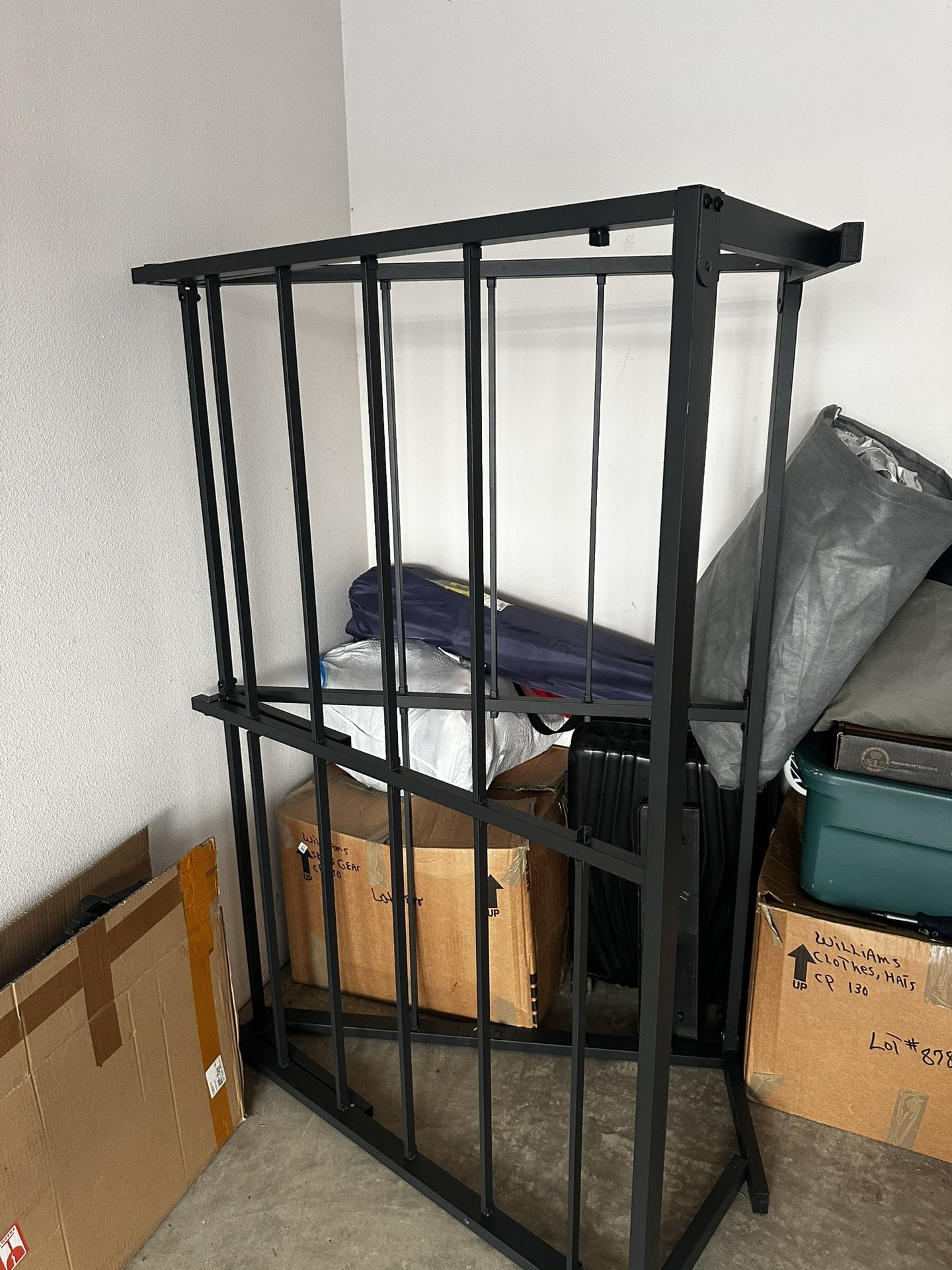 Queen bedframe