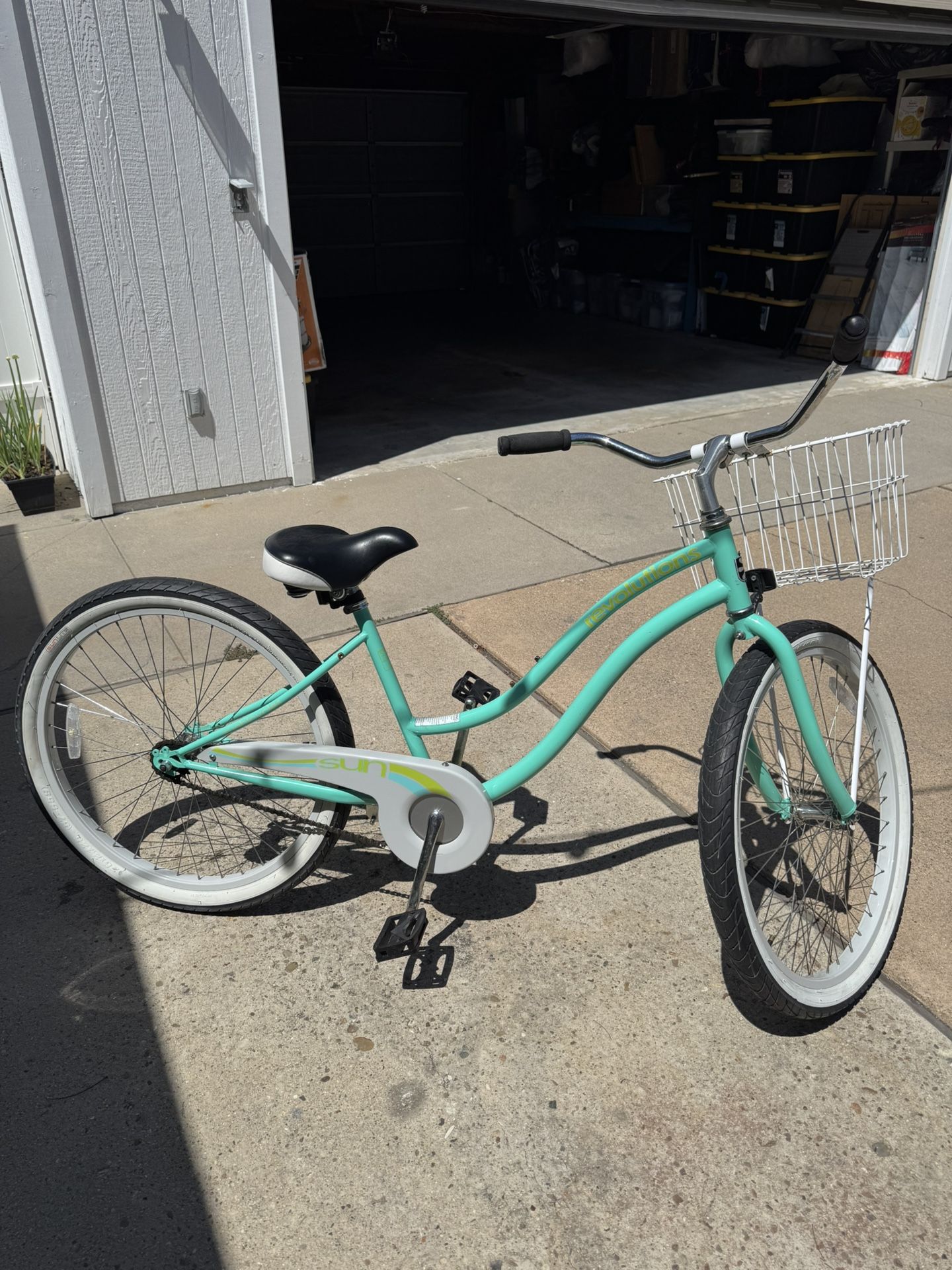REVOLUTIONS CB-26 Cruisers bike