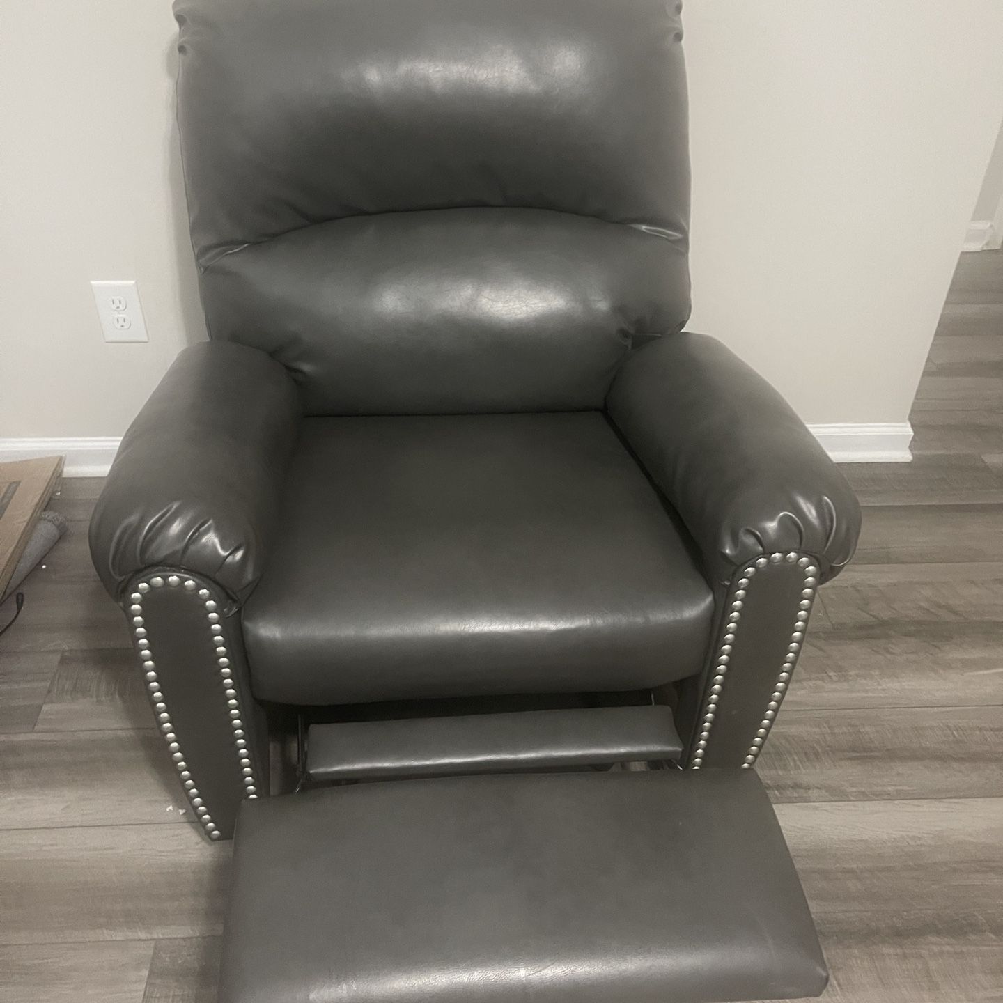 Ashley Signature Recliner VERY COMFORTABLE