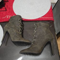 Women Boots Size 6.5  Scorpio Style