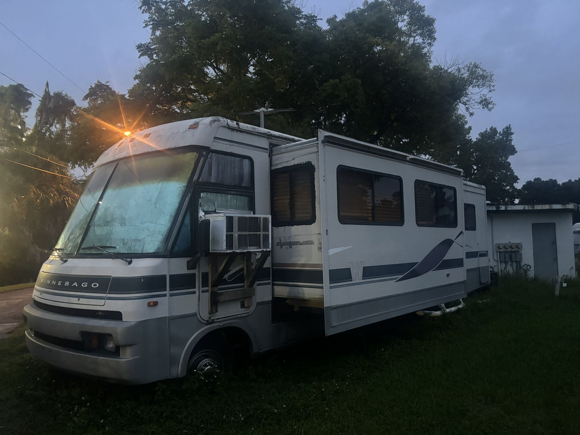 1995 Winnebago 36ft RV