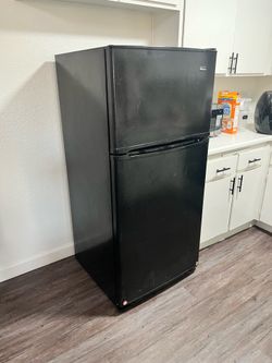 Refrigerator with Freezer