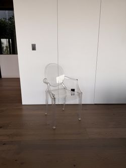 Clear Louis Ghost-Style Armchair