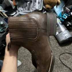 Boots Sz9