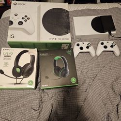 Xbox Series S And Accessories 