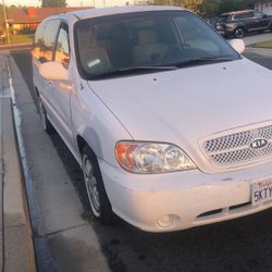 04 Kia Sedona Clean Inside Valve Job 8 3 23 New Water Pump, New White Wall Tires Clean Interior Tow Hitch 159,000 Miles