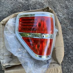 2009 Ford F150 driver side tail light OEM 