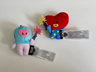 BT21 MINI PLUSH MANG & TATA FIGURINE W/ LASER GUNS HOT TOPIC COLLECTOR ITEM