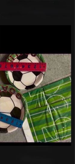 CA. SOCCER PLASTIC TABLECLOTHS + PLATES