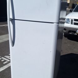 2021 FRIGIDAIRE,APARTMENT SIZE. (DELIVERED)