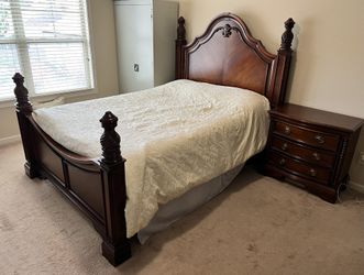Used 4 Piece Bed Set - Bed, Nightstand, Dresser And Mirror 
