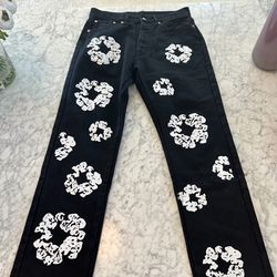 [Authenticated]
♡
"DENIM TEARS Cotton Wreath Levi Jeans Black"